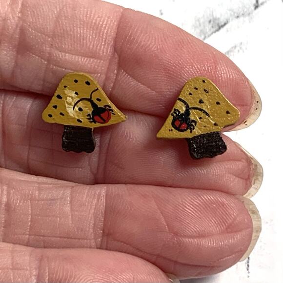 Vintage Brooch Earrings Mushrooms Wood Mary McDaniel Signed Handcrafted Whimsy - Picture 4 of 6